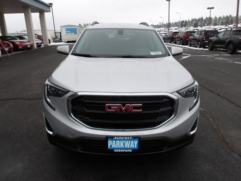 Used 2018 GMC Terrain SLE w/ Driver Convenience Package image 8