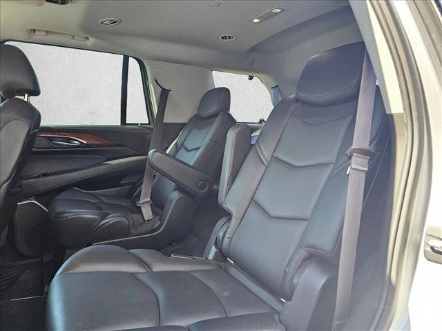 Used 2017 Cadillac Escalade Luxury AWD/4WD image 16