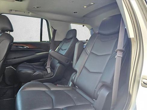 Used 2017 Cadillac Escalade Luxury AWD/4WD image 16