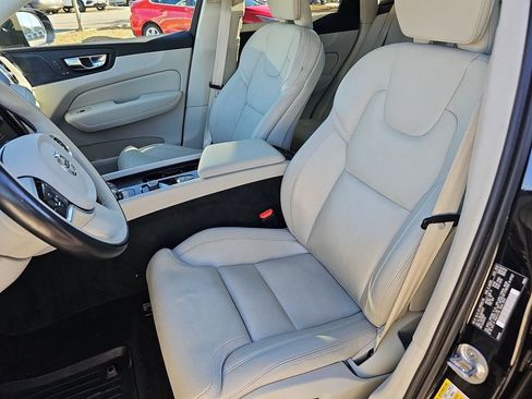 Used 2022 Volvo XC60 B5 Inscription w/ Advanced Package image 18