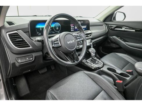 Used 2024 Kia Seltos EX image 30