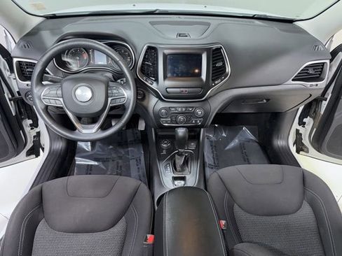Used 2019 Jeep Cherokee Latitude w/ Popular Appearance Group AWD/4WD image 12