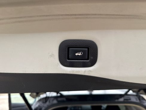 Used 2017 Nissan Rogue SV w/ Sun & Sound Touring Package image 13