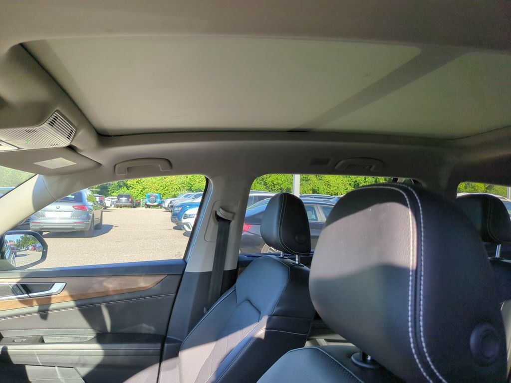 Certified 2024 Volkswagen Atlas SE w/ Panoramic Sunroof Package FWD image 6