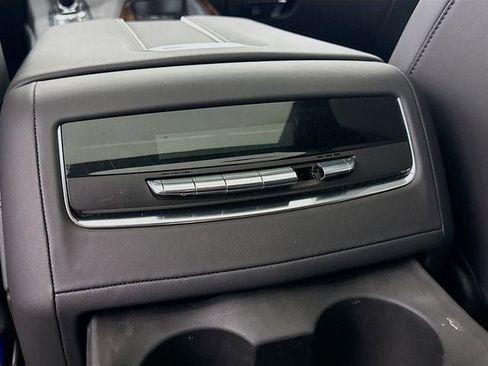 Used 2022 Cadillac Escalade ESV Premium Luxury image 30