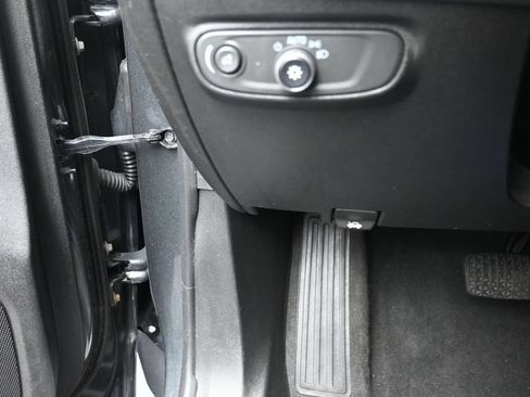 Used 2018 Chevrolet Equinox LT AWD/4WD image 15