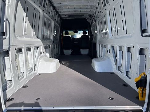 New 2025 Mercedes-Benz Sprinter 4500 image 27