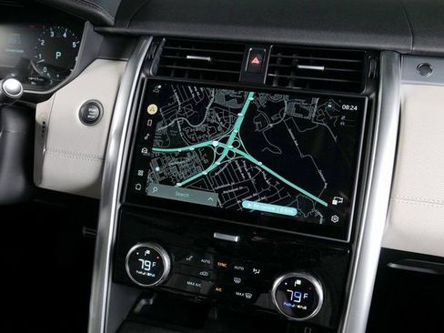 New 2026 Land Rover Discovery Dynamic SE image 16