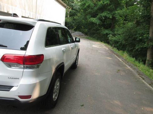 Used 2016 Jeep Grand Cherokee Laredo w/ Quick Order Package 23E AWD/4WD image 10