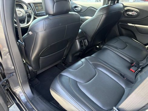 Used 2016 Jeep Cherokee Limited w/ Luxury Group FWD image 15