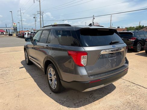 Used 2021 Ford Explorer XLT w/ Equipment Group 202A AWD/4WD image 4
