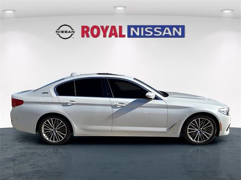 Used 2019 BMW 530e w/ Premium Package image 8