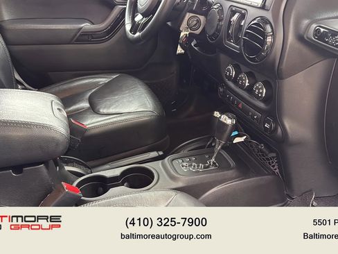 Used 2014 Jeep Wrangler Unlimited Sahara image 32