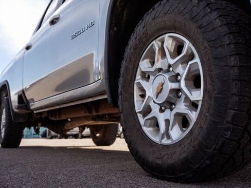 Used 2023 Chevrolet Silverado 3500 LT w/ Gooseneck/5TH Wheel Package image 13