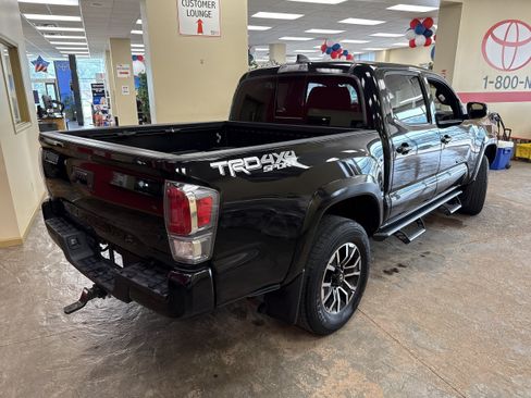 Used 2023 Toyota Tacoma TRD Sport AWD/4WD image 9