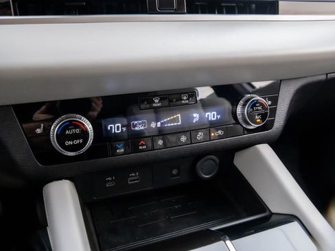 Used 2022 Mitsubishi Outlander SEL image 18