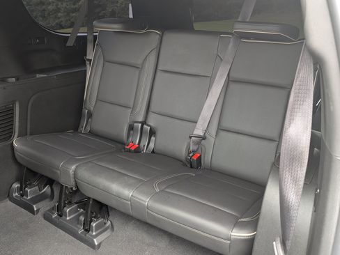 Used 2021 Chevrolet Suburban Premier w/ Premium Package 2 RWD image 19