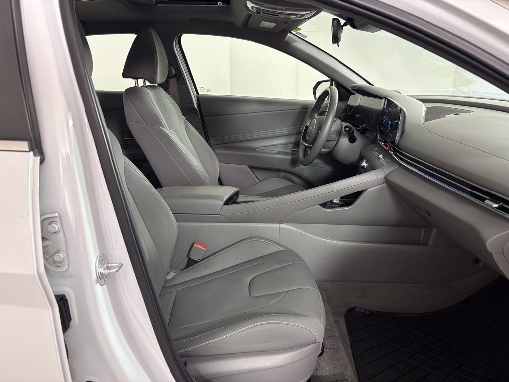 Used 2024 Hyundai Elantra SEL w/ Convenience Package FWD image 41