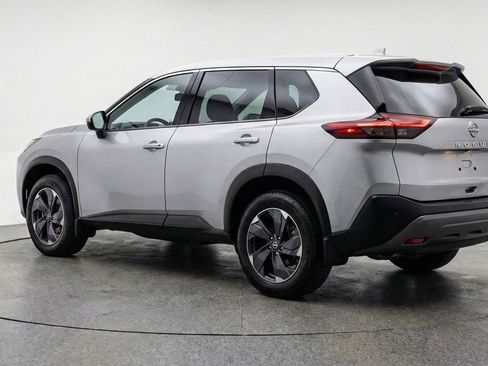 Used 2025 Nissan Rogue SV image 6