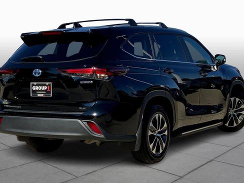 Used 2024 Toyota Highlander XLE image 11