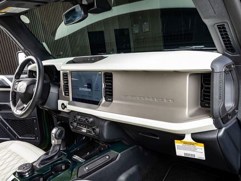 Used 2025 Ford Bronco Outer Banks image 17