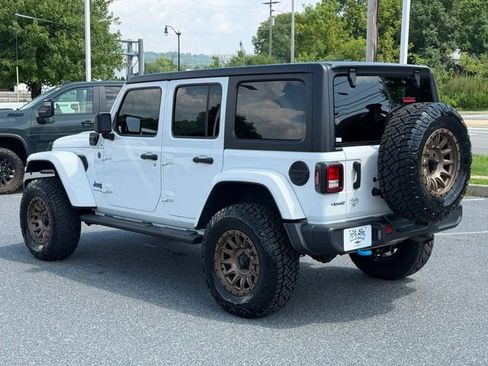Used 2024 Jeep Wrangler Unlimited w/ Convenience Group AWD/4WD image 11