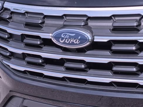 Used 2025 Ford Explorer Active AWD/4WD image 12