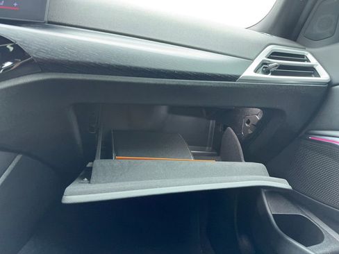 Used 2025 BMW 330i Sedan image 32