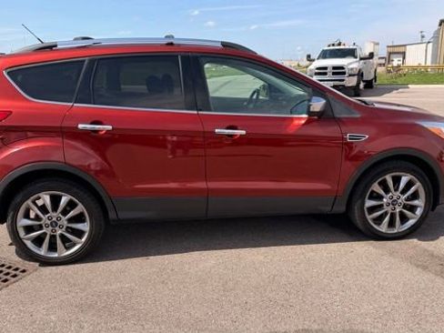 Used 2015 Ford Escape SE w/ SE Chrome Package image 7