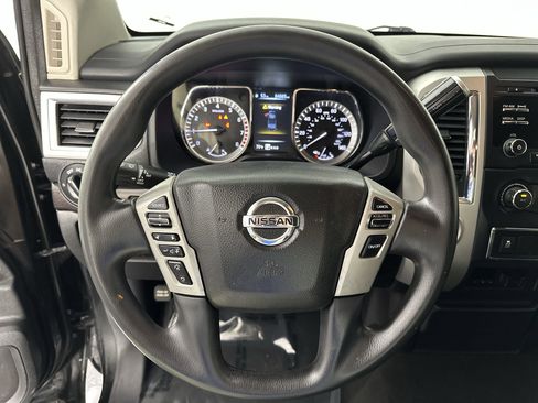 Used 2018 Nissan Titan SV image 18