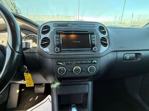 Used 2013 Volkswagen Tiguan SE image 22