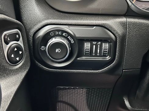 Used 2019 Jeep Wrangler Unlimited Sport S image 19