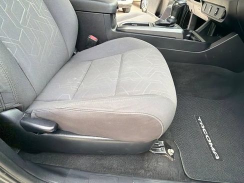 Used 2017 Toyota Tacoma TRD Off-Road w/ Tow Package (A/T) AWD/4WD image 98