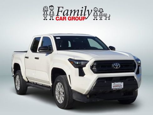 Used 2024 Toyota Tacoma SR w/ SR Upgrade Package AWD/4WD image 2