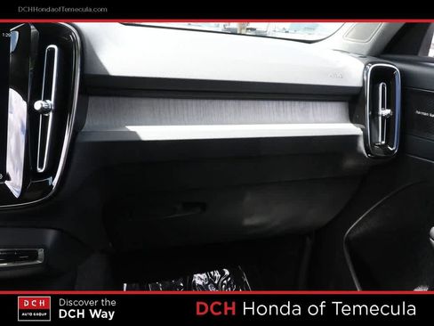 Used 2023 Volvo XC40 B5 Plus AWD/4WD image 13