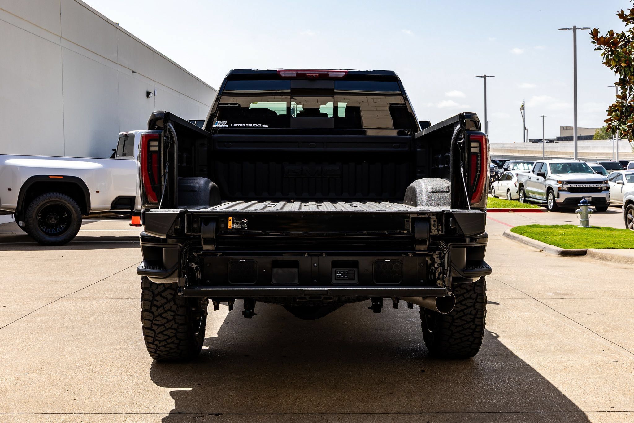 Used 2026 GMC Sierra 2500 AT4X AWD/4WD image 9