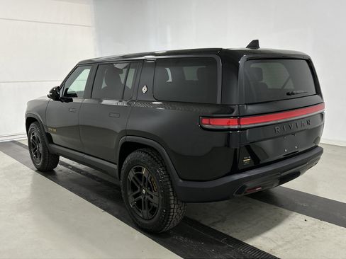 Used 2025 Rivian R1S Premium image 3