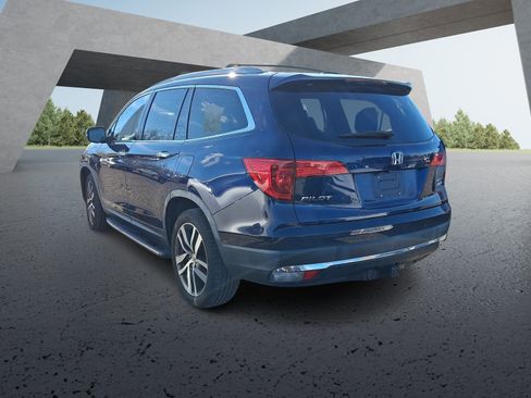 Used 2017 Honda Pilot Touring image 3