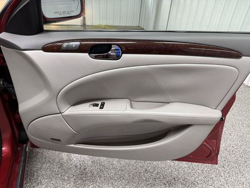 Used 2010 Buick Lucerne CXL FWD image 34