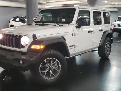 Used 2025 Jeep Wrangler Unlimited Sport AWD/4WD image 32