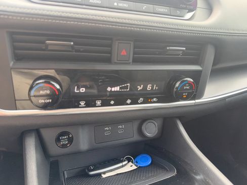 Used 2025 Nissan Rogue SV AWD/4WD image 20