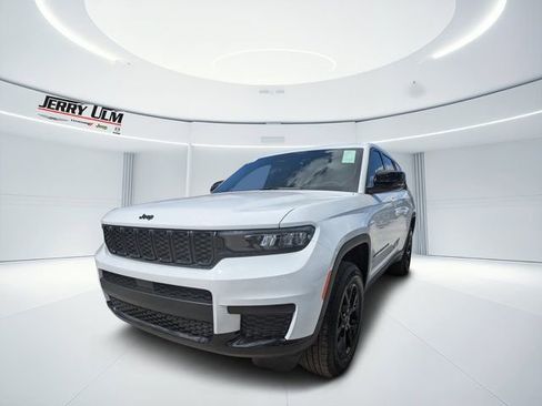 New 2025 Jeep Grand Cherokee L Altitude image 6