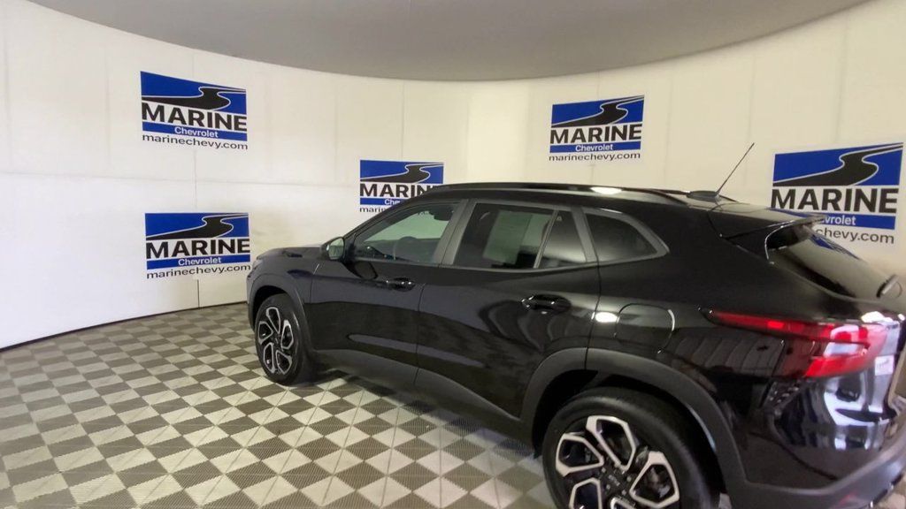 Used 2025 Chevrolet Trax RS w/ Driver Confidence Package FWD image 8