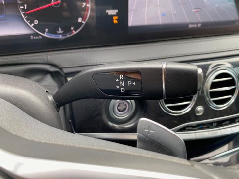 Used 2020 Mercedes-Benz S 560 4MATIC Sedan w/ Premium Package image 19