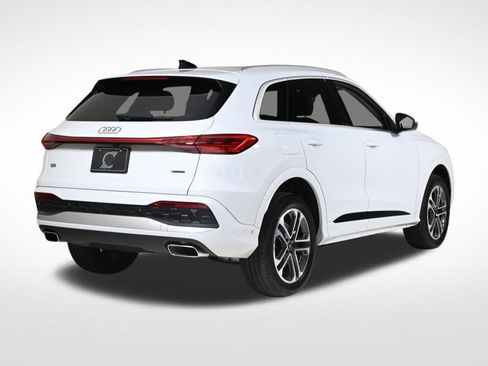 Certified 2025 Audi Q5 Premium w/ Convenience Package image 5
