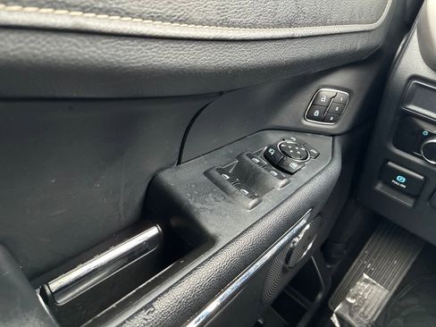 Used 2024 Ford Expedition Max XLT image 12