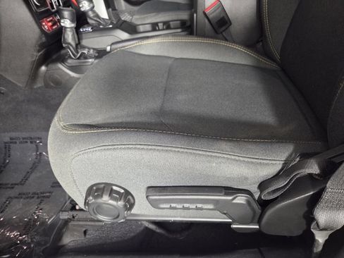 Used 2025 Jeep Wrangler Unlimited Sport AWD/4WD image 13