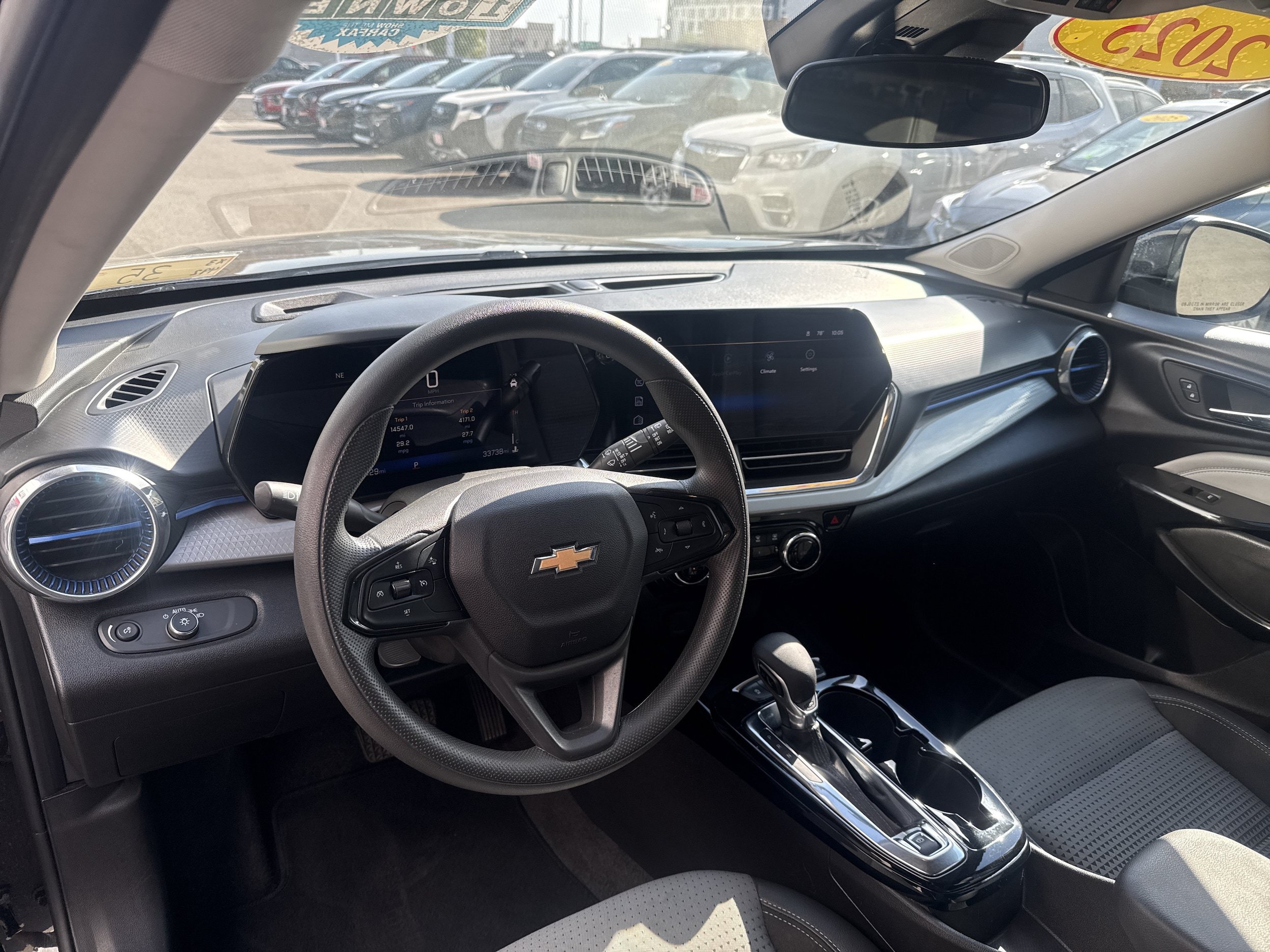 Used 2025 Chevrolet Trax LT FWD image 3