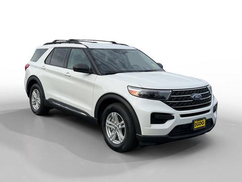 Used 2022 Ford Explorer XLT image 7