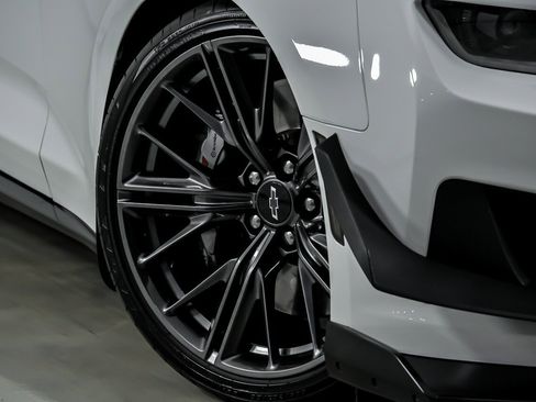 Used 2021 Chevrolet Camaro ZL1 RWD image 4